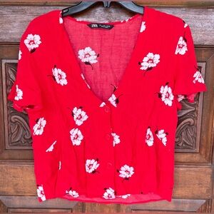 Zara Red Floral Print Short Sleeve Cropped V-Neck Blouse W/Buttons, Size Large